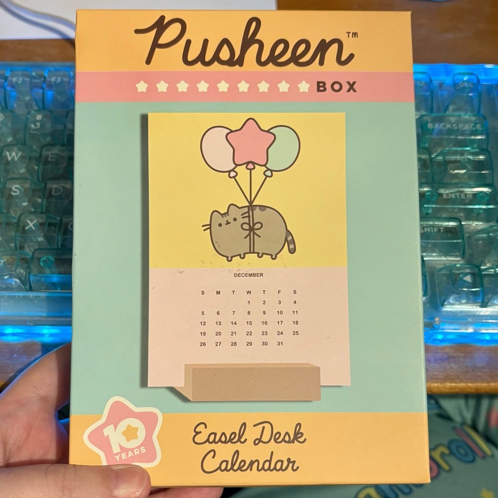 Pusheen Box Winter 2020 Exclusive 2021 Easel Desk Calendar New in box NIB